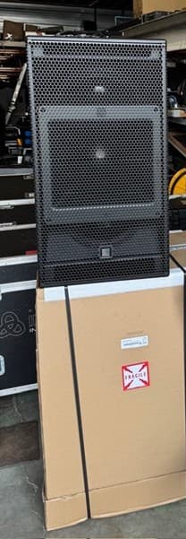 6 x Meyersound X82 powered speakers