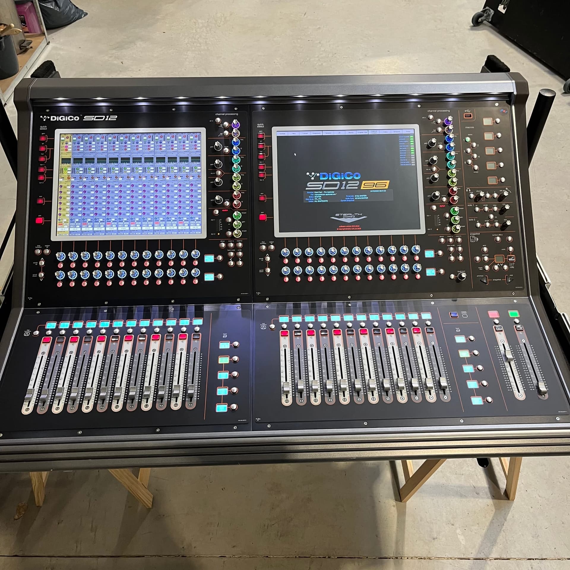 DiGiCo SD12 Core2 96ch + DMI-Waves