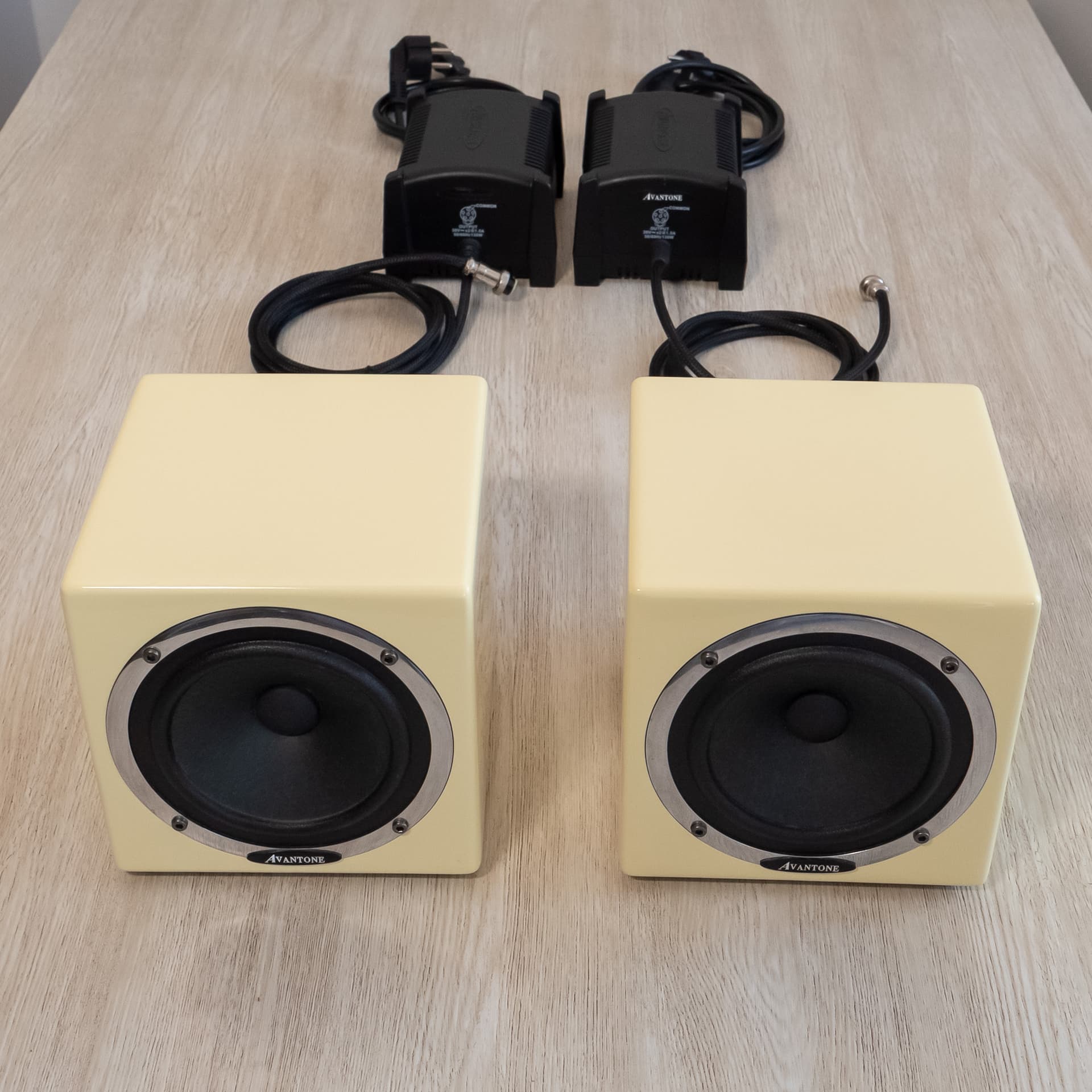 Paire d'enceintes Avantone MixCubes Active