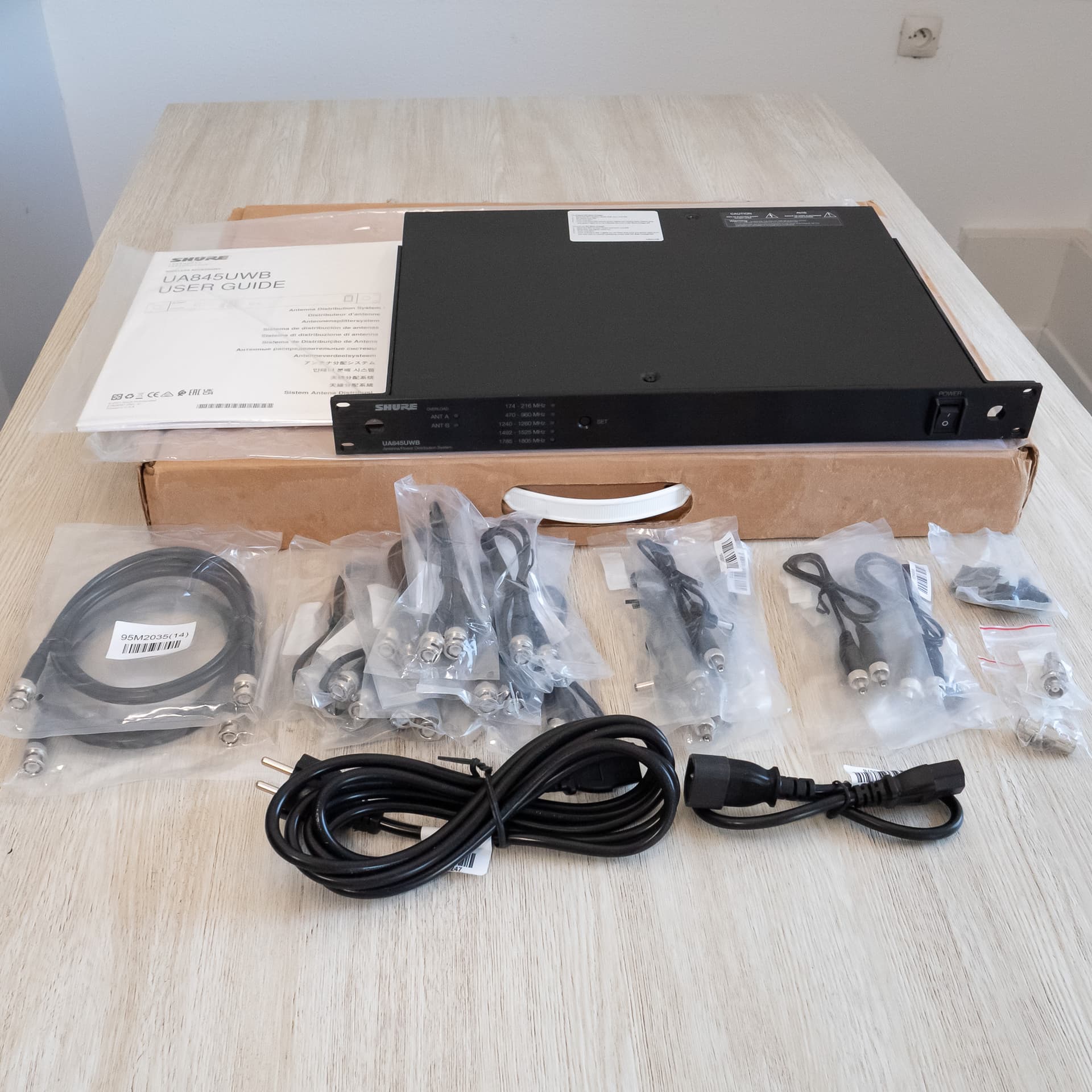Shure UA845UWB – distributeur d'antennes actif