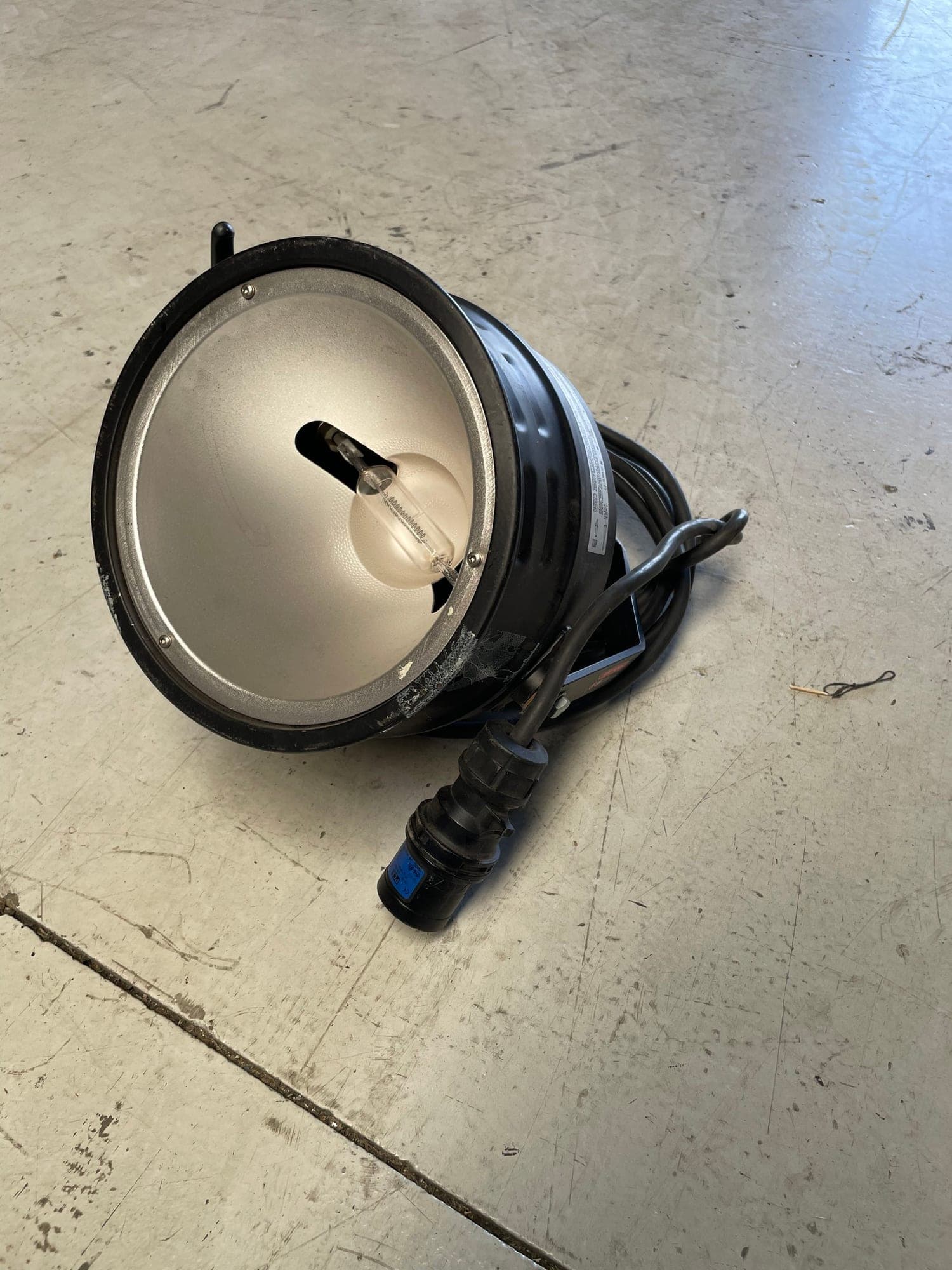 Cosmobeam 2 kW + dimmer
