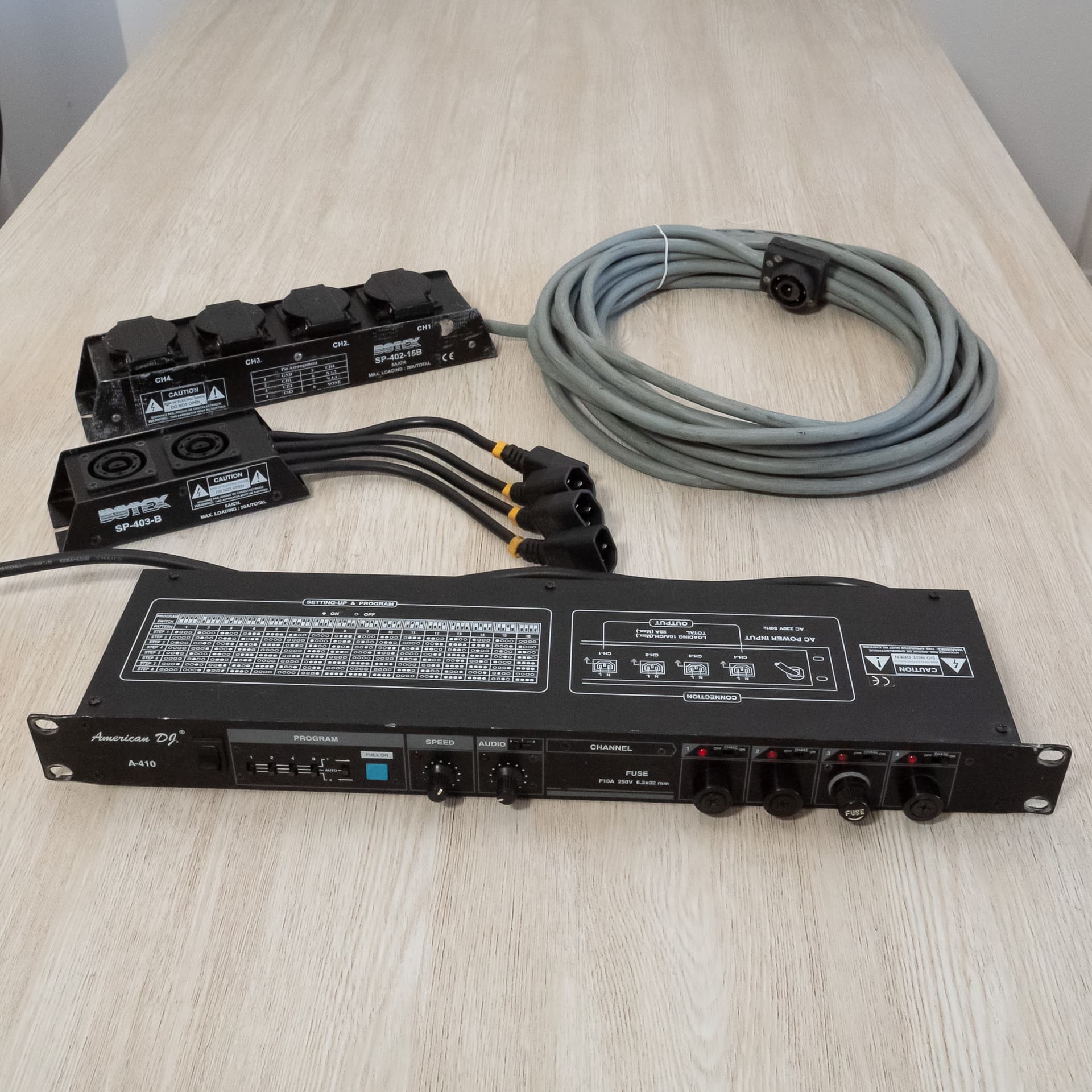 Contrôleur lumière American DJ A-410 + câblage Botex